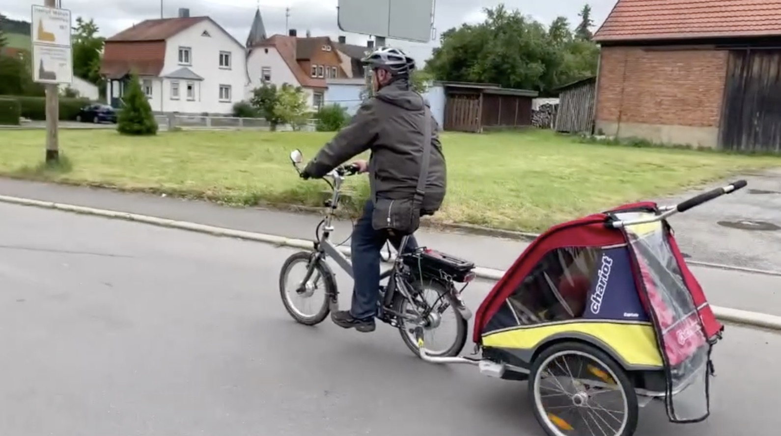 E-Bike Vitali mit Anhänger E-Bike Vitali mit Anhänger