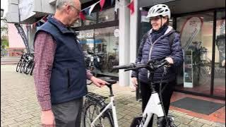 Video E-Bike fahren eingeschränkter Kniebeugung
