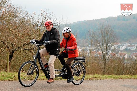 Besuchen Sie uns in Lauda und testen Sie die Tauber-Rad Tandem E-Bikes auf unseren wunderschönen Teststrecken in der Umgebung. Besuchen Sie uns in Lauda und testen Sie die Tauber-Rad Tandem E-Bikes auf unseren wunderschönen Teststrecken in der Umgebung.