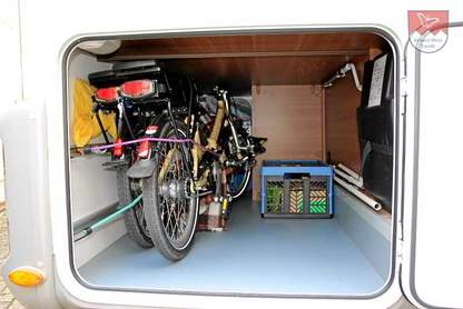 Vitali__im_womo_kleine_garage