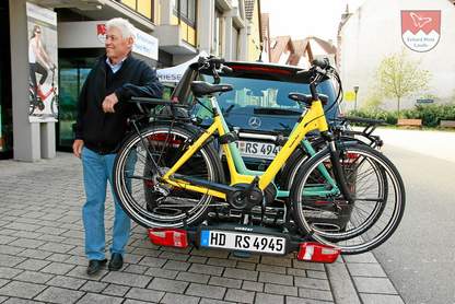 Tauber-Rad Kunden Tauber-Rad Kunden/-innen sind Individualisten/-innen. Sie kaufen sich nicht einfach ein Pedelec von der Stange! Nein, sie haben eigene Vorstellungen was zum Beispiel die Farben betrifft. Es darf auch mal bunt sein, nicht nur Hell- oder Dunkelschwarz.