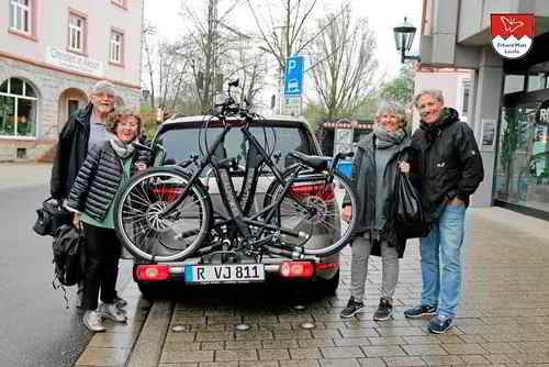 Elektro-Tandem geteilt Geteilt passen zwei! Tauber-Rad Elektro-Tandems in einen PKW + 4 Personen!