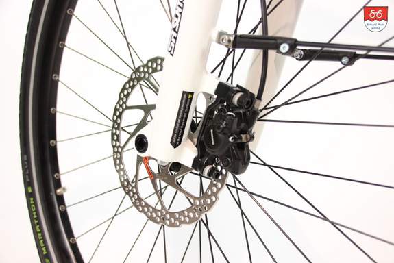 Tauber-Rad CROSSOVER BROSE edition Shimano BR-MT200 Scheibenbremse Die hydraulische Scheibenbremse Shimano BR-MT200 mit ergonomischen 3-Finger-Bremshebel überzeugt mit einer hohen Bremskraft und einer präzisen Dosierbarkeit.