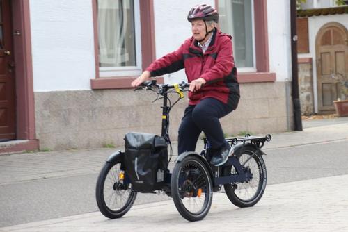 ETNNIC Folding Trike 3.0 Probefahrt in der Praxis ETNNIC Folding Trike 3.0 bei einer Probefahrt im Alltag