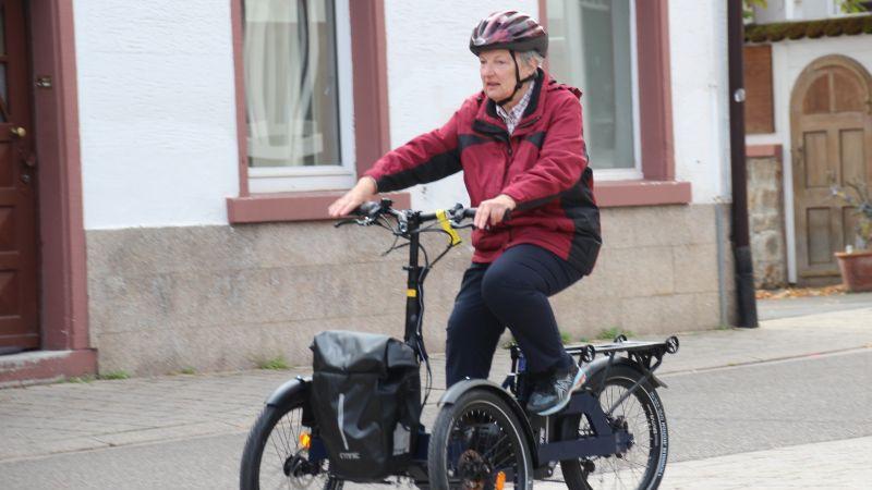 ETNNIC Folding Trike 3.0 Probefahrt in der Praxis ETNNIC Folding Trike 3.0 bei einer Probefahrt im Alltag