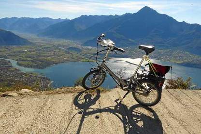 E-Klapprad Vitali über dem Comer See Vitali E-Klapprad Comer See