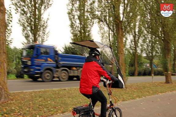 Ebike Fahren mit Verdeck Ebike Fahren mit Verdeck das ganze Jahr hindurch bei jedem Wetter