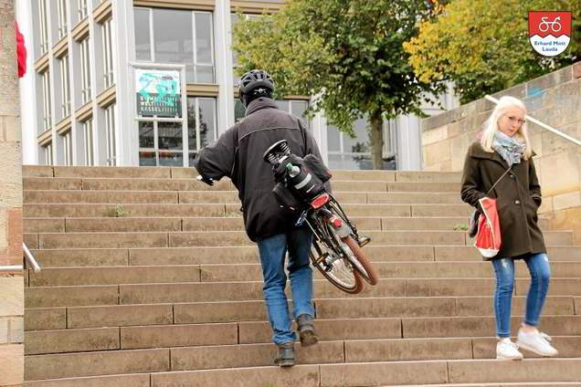 Das geringe Gewicht des E-Klapprad macht Ihnen Treppe tragen leicht Das geringe Gewicht des E-Klapprad macht Ihnen Treppe tragen leicht