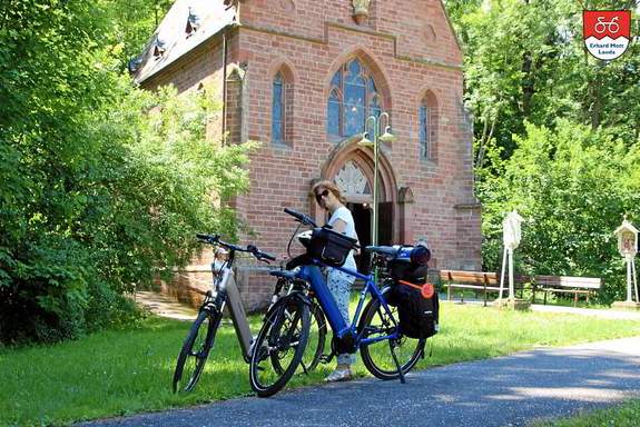 Unterwegs im Welzbachtal auf zwei Tauber-Rad CROSSOVER BROSE E-Bikes Unterwegs im Welzbachtal auf zwei Tauber-Rad CROSSOVER BROSE E-Bikes