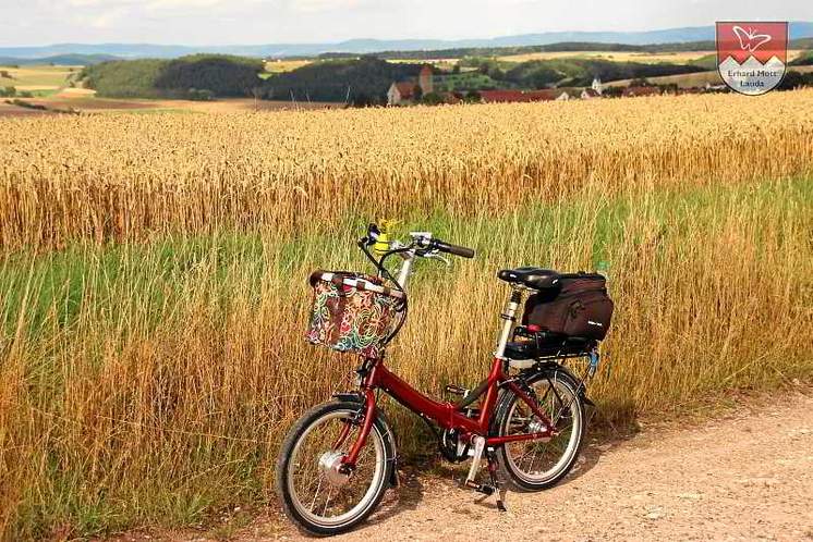 Vitali COUNTRY in der Rahmenfarbe Elfenbein oder Kupfer Im Sommer wird das Vitali COUNTRY in der Rahmenfarbe Elfenbein oder Kupfer eins mit der Natur.
