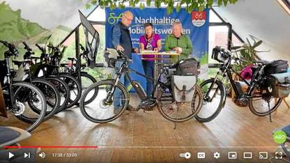 Video | Volker & Gudrun Urlaub mit Riese und Müller E-Trekkingbikes Seit vielen Jahren machen Volker & Gudrun Urlaub mit Riese und Müller E-Trekkingbikes. Sie fahren die Riese & Müller Charger Modelle Vario mit verschleißarmer Enviolo / NuVinci Nabenschaltung + Zahnriemen. In dem Livestream Interview berichten sie von ihren Er-Fahrungen mit den E-Reiserädern.