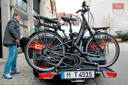 Tauber-Rad E-Tandem zerlegt auf einem Thule Fahrradträger. Tauber-Rad E-Tandem zerlegt auf einem Thule Fahrradträger.