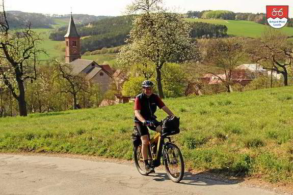 Erhard Mott testet im Lieblichen Taubertal seit über 20 Jahren E-Bikes! Erhard Mott testet im Lieblichen Taubertal seit über 20 Jahren E-Bikes!