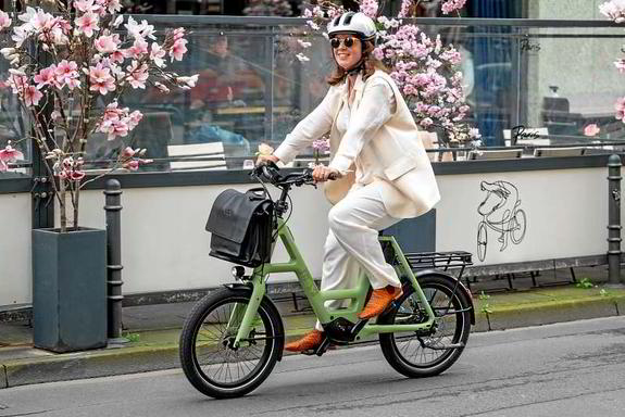 Das iSY Skyfly ist mit etwa 18 kg eines der leichtesten E-Bikes für die Stadt Das iSY Skyfly ist mit etwa 18 kg eines der leichtesten E-Bikes für die Stadt