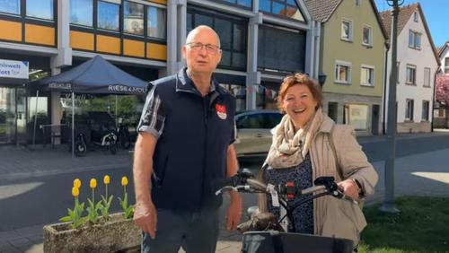 Ein Vitali E-Bike Klapprad für Wohnmobilistin und Ihren Dackel Max Ein Vitali E-Bike Klapprad für Wohnmobilistin und Ihren Dackel Max