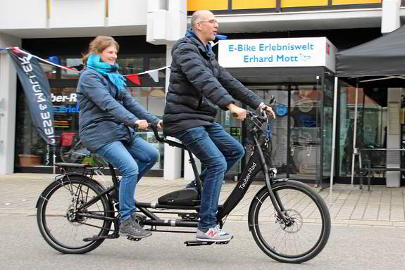 Das Tauber-Rad E-Tandem passt auch bei großen Körperunterschieden! Das Tauber-Rad E-Tandem passt auch bei großen Körperunterschieden!