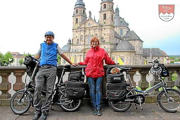Elektroklapprad Vitali TOUR Erhard & Claudia Mott testen selbst die Vitali TOUR Modelle auf langen Mehrtages-Radtouren mit viel Gepäck. Hier ein Foto von der Fulda-Tour.