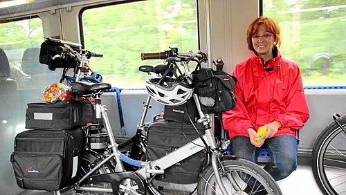 Vitali E-Klapprad im Zug Vitali E-Klappräder dürfen kostenlos im Zug (ÖPNV) mitgeführt werden.