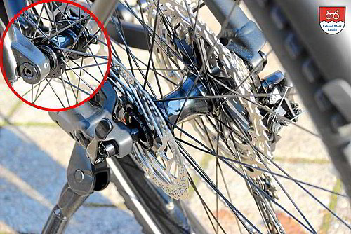Präzsionsnaben + Steckachsen Die Vorderrad & Hinterrad Präzisionsnaben sind mit Industriekugellagern bestückt. Das Ergebnis ist ein samtweicher, nahezu reibungsloser Lauf über Tausende von Kilometern.