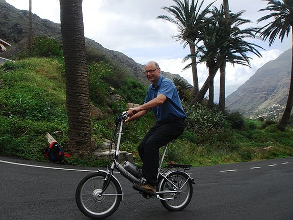 Vitali Elektroklapprad Inseltest La Gomera Vitali Elektroklapprad Inseltest La Gomera 2009. Mit dem damaligen kleinen 160Wh NiMH Akku wurden beim morgendlichen Brötchenholen immerhin 400 Höhenmetern geschafft.