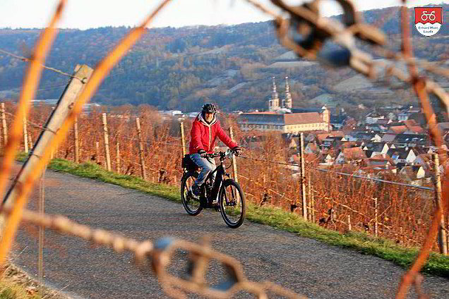 Tauber-Rad CROSSOVER FS mit Straßenausstattung Tauber-Rad CROSSOVER FS mit Straßenausstattung ist bei jedem Wetter und zu jeder Jahreszeit immer einsatzbereit.