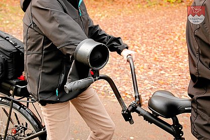 Der Armstumpf wird im Rohr fixiert... Der Armstumpf wird im Rohr fixiert...