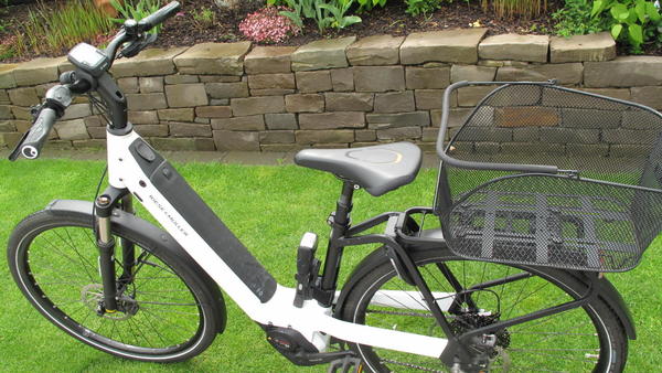 Riese & Müller Nevo Touring E-Bike in Weiß