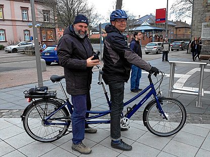 E-Tandem Probefahrt mit persönlicher Anleitung bei Tauber-Rad Erste Probefahrt mit einem E-Tandem bei Tauber-Rad – sichere Einführung für Tandemfahrer mit Einschränkungen