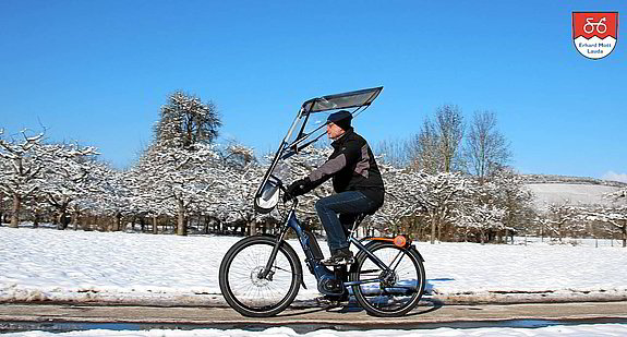 E-Bike fahren im Winter Mit dem Veltop Allwetterverdeck fahren Sie komfortabel ohne zu frieren oder nass zu werden auch in der für Fahrradfahrer und E-Biker sonst ungemütlichen Jahreszeit.