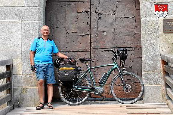 zur Registrierung auf mein Mott E-Bike Auf meinen vielen Touren habe ich wertvolle E-Bike Erfahrungen gesammelt, die ich nur mit den Kunden teilen möchte, die bei uns ein E-Bike gekauft haben. Als Interessent bekommen Sie bereits teilweise Zugang in den internen Bereich, um sich vor einer Kaufentscheidung mit der modernen E-Bike Technik vertraut zu machen. Als unser Kunde öffnen sich Ihnen die Tore zu einer Fülle wertvoller Informationen wie Tutorials, Wartungs- und Bedienungsanleitungen, Sicherheitshinweise, Tipps zu Tourenplanung uvm., die Ihnen das großartige Leben mit einem Mott E-Bike erschließen werden...