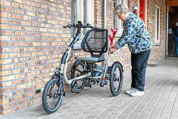 Van Raam Therapie-E-Bike – individuell angepasst für Alltag und Sicherheit Individuelle Anpassung eines Van Raam Therapie-Dreirads im Alltag