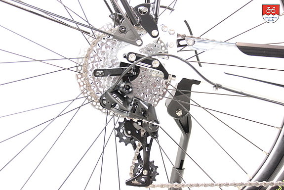 Tauber-Rad CROSSOVER BROSE edition Sram NX 11-Gang Kettenschaltung Die Sram NX 11-Gang Kettenschaltung bietet eine Entfaltung 382 % bei weichem, exaktem Schaltverhalten. Der bei etwas Pflege geringe Kettenverschleiß schont dauerhaft den Geldbeutel!