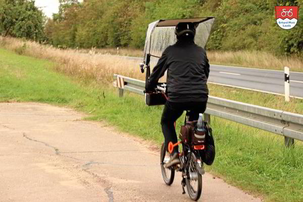 Das E-Bike Allwetter Verdeck schützt vor Regen, Kälte, Wind