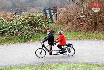 Probefahrt Tauber-Rad E-Tandem teilbar Rohloff Testen Sie das Tauber-Rad E-Tandem teilbar Rohloff bei einer Probefahrt in den Weinbergen von Lauda
