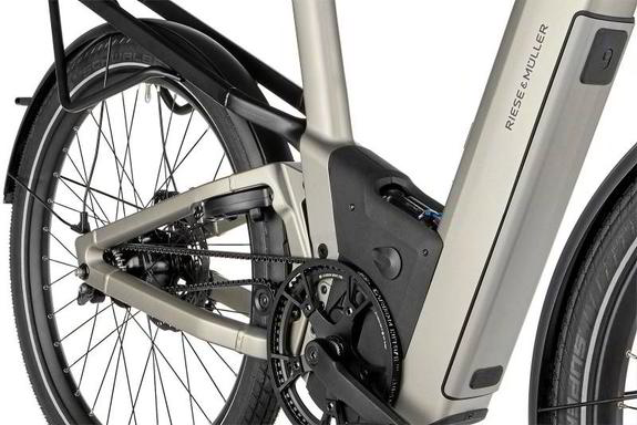 Homage5: Rohloff E-14, Zahnriemen und 800 Wh Akku Detail Riese & Müller Homage5 mit Rohloff E-14 Nabenschaltung, wartungsarmem Zahnriemen und integriertem 800 Wh Akku.