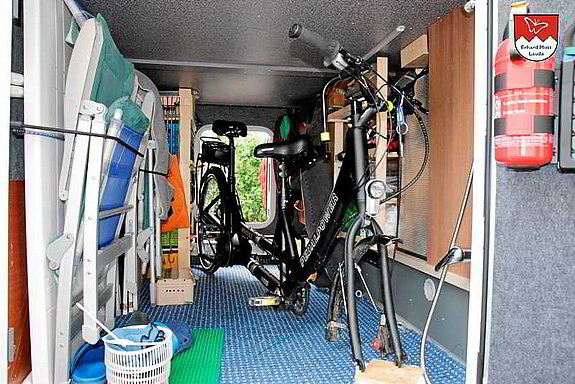 Das Tauber-Rad Elektro-Tandem passt der Länge nach auch in die meisten Wohnmobil Garagen Das Tauber-Rad Elektro-Tandem passt der Länge nach auch in die meisten Wohnmobil Garagen