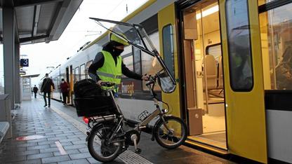 Vitali TOUR Elektroklapprad in der Bahn Vitali TOUR Elektroklapprad in der Bahn