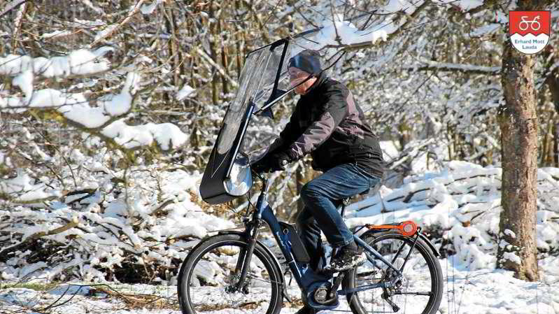 E-Bike fahren im Winter mit Wetterschutz Mit dem E-Bike im Winter und Wetterschutz sicher unterwegs