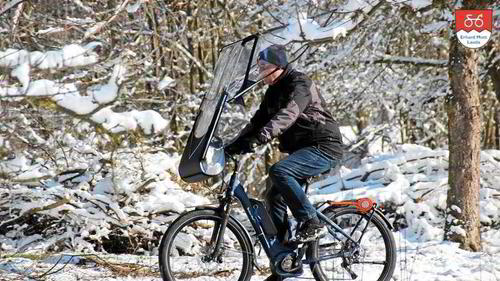E-Bike fahren im Winter mit Wetterschutz Mit dem E-Bike im Winter und Wetterschutz sicher unterwegs