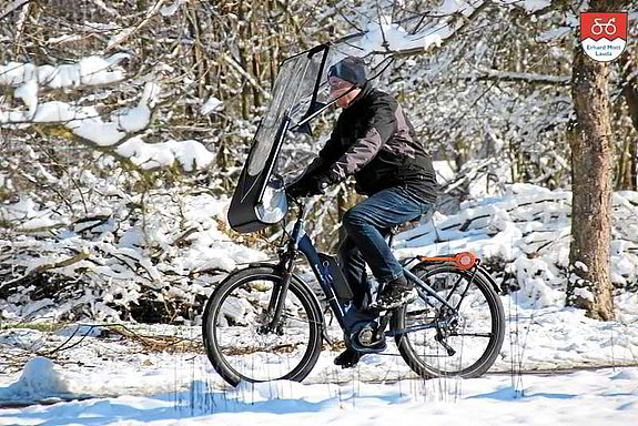 E-Bike fahren im Winter mit Wetterschutz Mit dem E-Bike im Winter und Wetterschutz sicher unterwegs