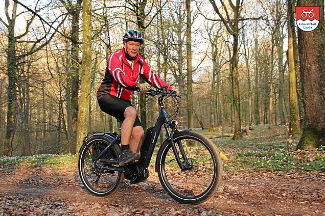 E-ATB Abenteuer Tauber-Rad Crossover im Wald Auf der E-Bike Abenteuer-Tour kommen wir durch einen alten Wald. Mitten drin taucht ein keltisches Hügelgrab auf. Von der Bedeutung ist es in Deutschland mindestens so wichtig wie eine Pyramide in Ägypten. Nur die Leut wissens (noch) nicht...