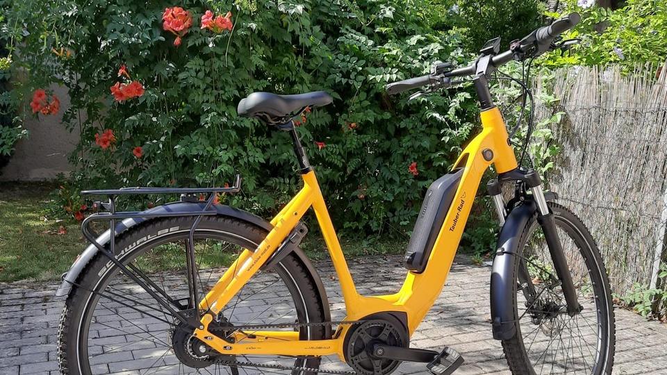 Velo de Ville Wave Intra+ mit Bosch Performance Line und Enviolo Velo de Ville E-Bike Wave Intra+ in Melon Yellow mit Bosch Performance Line, Enviolo TR und Gates Riemenantrieb