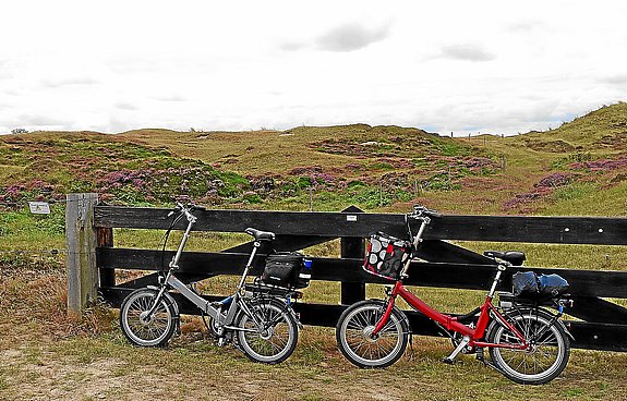 Modell Tour (silber) und Modell Country (rot) Modell Tour (silber) und Modell Country (rot)