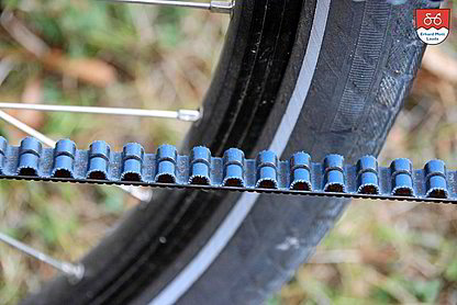Zahnriemen ohne Sand Bei einem E-Bike mit Zahnriemen befindet sich auch nach einer staubigen, sandigen Strecke keine Rückstände.