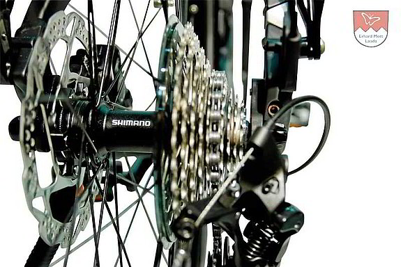 Eine Shimano Hinterradnabe mit Scheibenbremse und Schaltwerk Eine Shimano Hinterradnabe mit Scheibenbremse und Schaltwerk