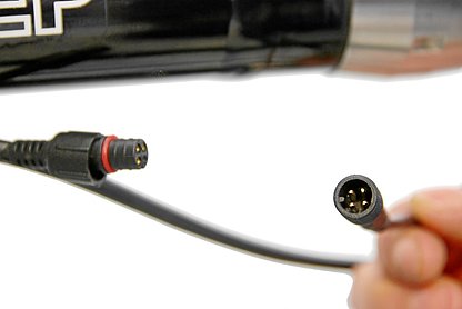 E-Tandem zerlegbar Motorstecker Die elektrischen Verbinder gehen durch ein Profil immer nur richtig zusammen zu stecken.