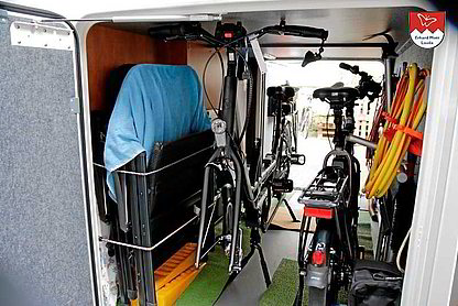 E-Tandem plus E-Bike in WoMo Garage Das Tauber-Rad E-Tandem passt auch mit einem weiteren E-Bike zusammen in eine WoMo Garage.