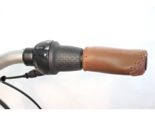 vitali-elektroklapprad-8-gang-shimano-drehschalter-ledergriff.JPG
